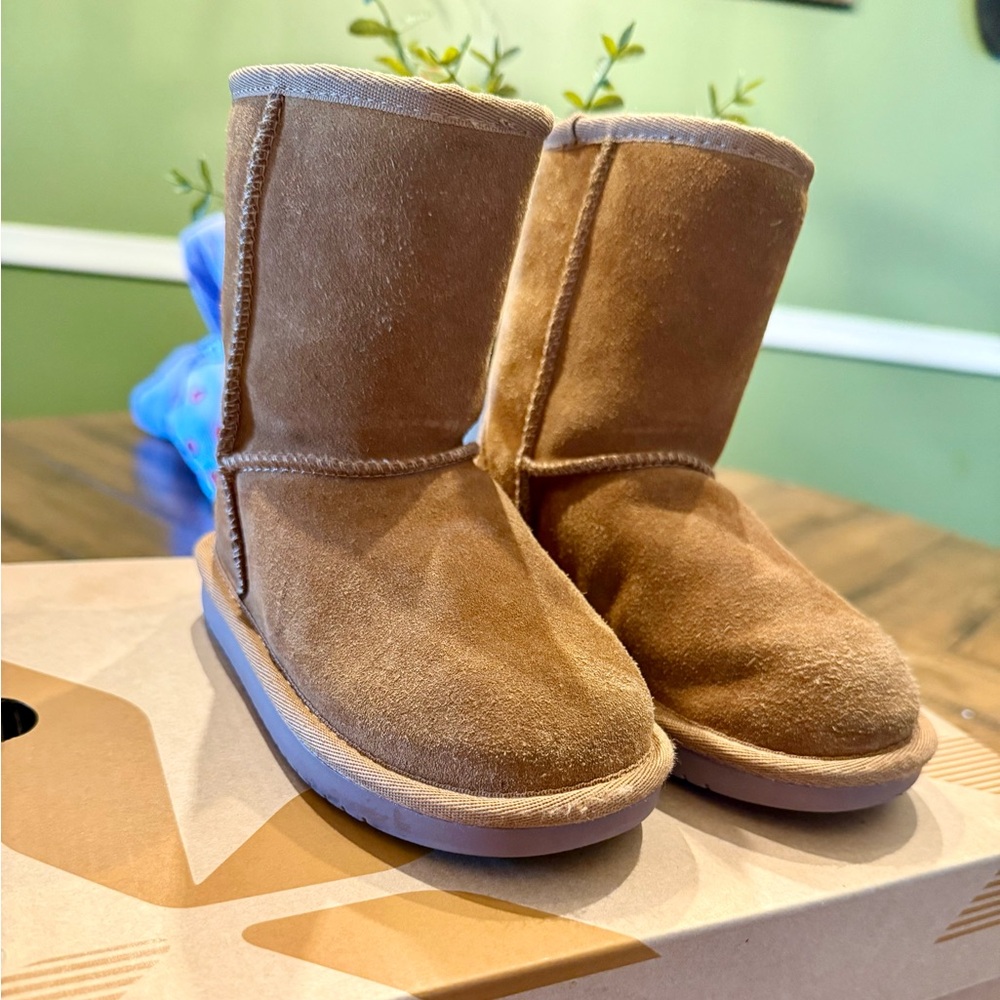 Koolaburra by UGG Kids Tan Suede Boots